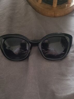 Guess Black Cat-Eye Sunglasses